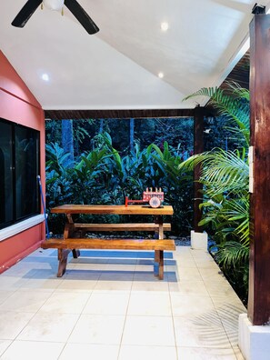 Outdoor dining - Kays Jungle/beach House (Manzanillo)