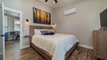 2 bedrooms, desk, iron/ironing board, travel crib