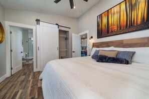 2 bedrooms, desk, iron/ironing board, travel crib