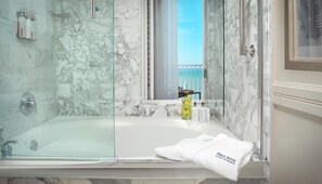 Hair dryer, towels - 1-Bedroom Suite at a 4.5⭐️ Hotel (Naples)
