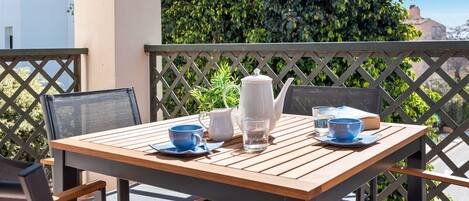 تناول الطعام بالخارج