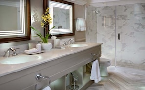 Hårføner og håndklær