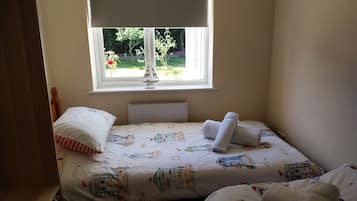 3 bedrooms, iron/ironing board, WiFi, bed sheets