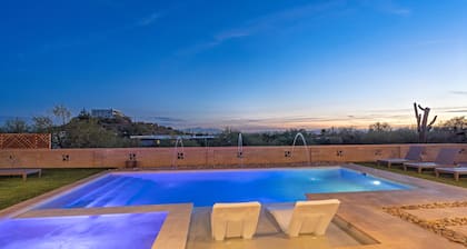 Catalina Foothills Modern Home with Roof Top Deck, Heated Pool and Spa Sleeps 16