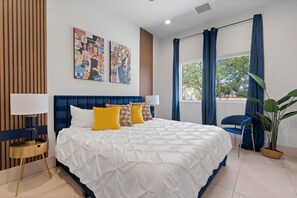 5 dormitorios, tabla de planchar con plancha, cuna de viaje