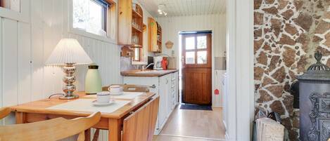 Fridge, microwave, oven, cookware/dishes/utensils