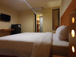Deluxe-Doppelzimmer, Poolblick | Schallisolierte Zimmer, Bettwäsche