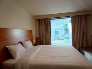 Deluxe Double Room, Poolside | Soundproofing, bed sheets - Kuta Living (Kuta)