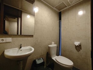 Suite Deluxe, accés a la piscina | Bany | Dutxa i tovalloles