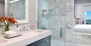 مجففات شعر، مناشف