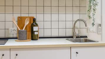 Classic Studio | Private kitchen | Stovetop, coffee/tea maker, cookware/dishes/utensils