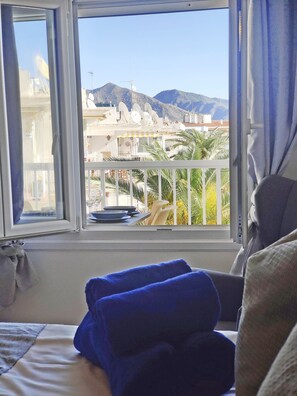 2 chambres, fer et planche à repasser, accès au Wi-Fi (inclus)