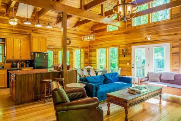 TV, fireplace - 🔥 Fall Flash Sale –15% Off Waterfall deal Spacious 3 Bedroom Cabin Plus One Bedroom Beekeeper Cabin Waterfalls AWD or 4WD recommended (Hot Springs)