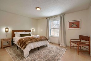 3 bedrooms, iron/ironing board, travel cot, WiFi