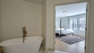 3 habitaciones, tabla de planchar con plancha, cuna de viaje y wifi