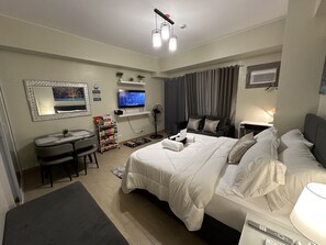 Interior - Cozy Studio with Queen Size Bed in Araneta City beside AliMall & SM (Quezon City)