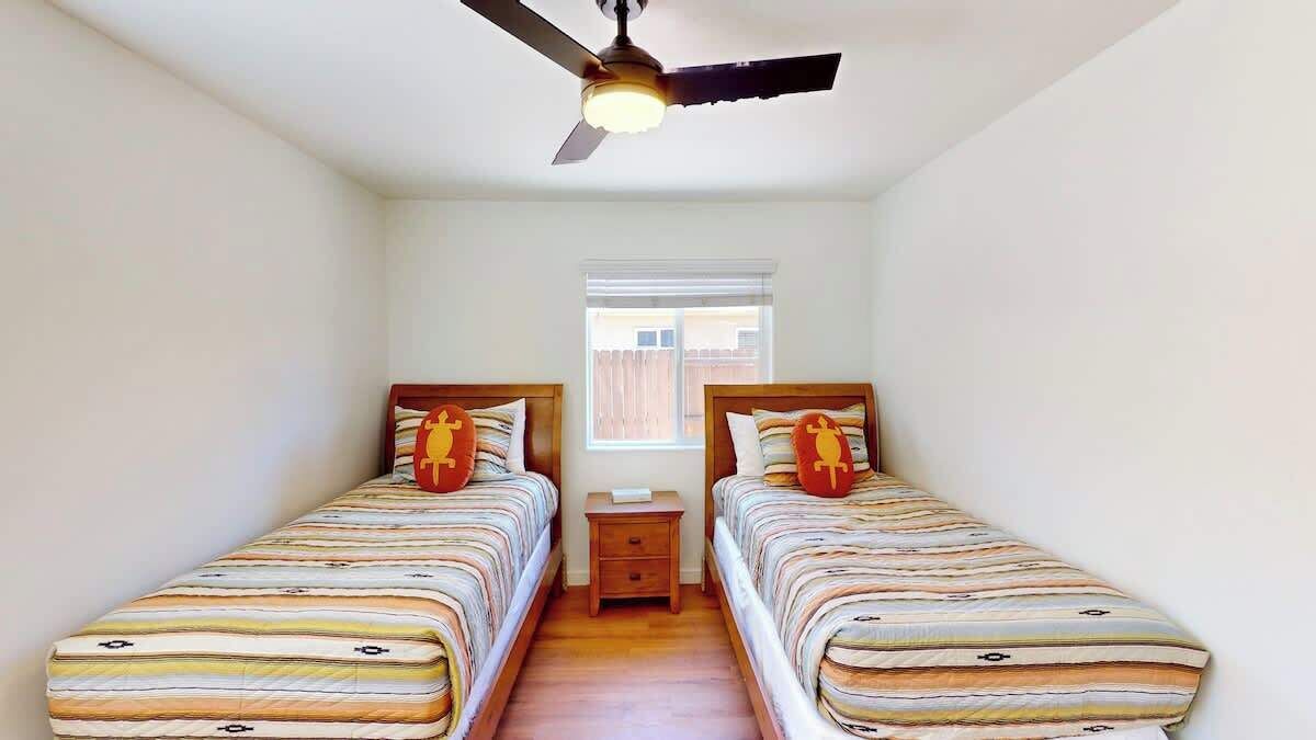 4 bedrooms, iron/ironing board, WiFi (free), bed sheets