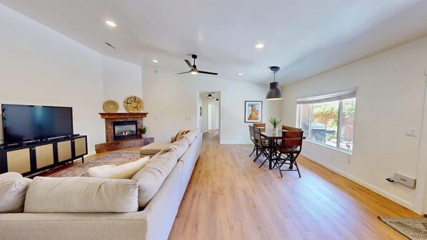 TV, fireplace