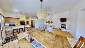 TV, fireplace, offices - Canyon Portal #469 | 4 Bed, 2 Bath (Moab)