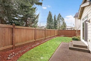 Property grounds - Glamorous, spacious home, fully furnished with amazing Deco plus artistry. (Fife)