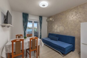 TV - Family Resort Santa Maria I Apartment 7, Stara Novalja, Croatia (Stara Novalja)