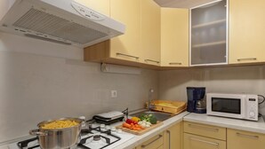 Private kitchen - Family Resort Santa Maria I Apartment 7, Stara Novalja, Croatia (Stara Novalja)