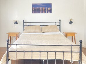 2 bedrooms, iron/ironing board, WiFi, bed sheets