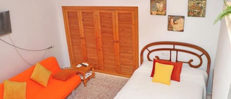 1 chambre, fer et planche à repasser, literie fournie
