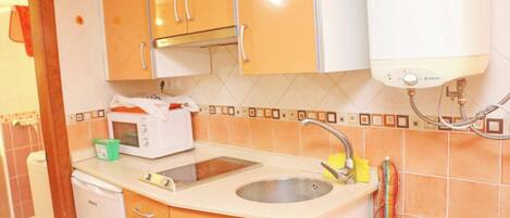 Fridge, microwave, oven, coffee/tea maker