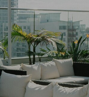 Property grounds - Nice Midtown 2BR w/ Doorman & Gym, nr Times Square, by Blueground (Midtown)