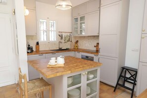 Fridge, oven, cookware/dishes/utensils