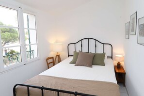 3 bedrooms - Air-conditioned house 5 minutes walk from the private beach of Port Grimaud (PORT GRIMAUD)