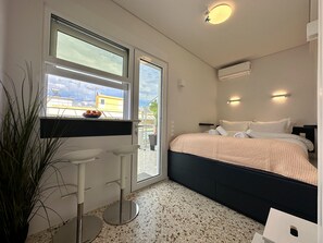 2 makuuhuonetta, työpöytä, silitysrauta/-lauta, ilmainen Wi-Fi