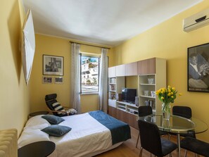 1 chambre, fer et planche à repasser, accès Internet, draps fournis