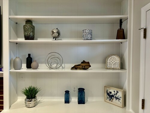 Centrally located retreat in Louisville! New hottub! Driveway and garage parking