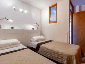 1 habitación, tabla de planchar con plancha, internet y ropa de cama 