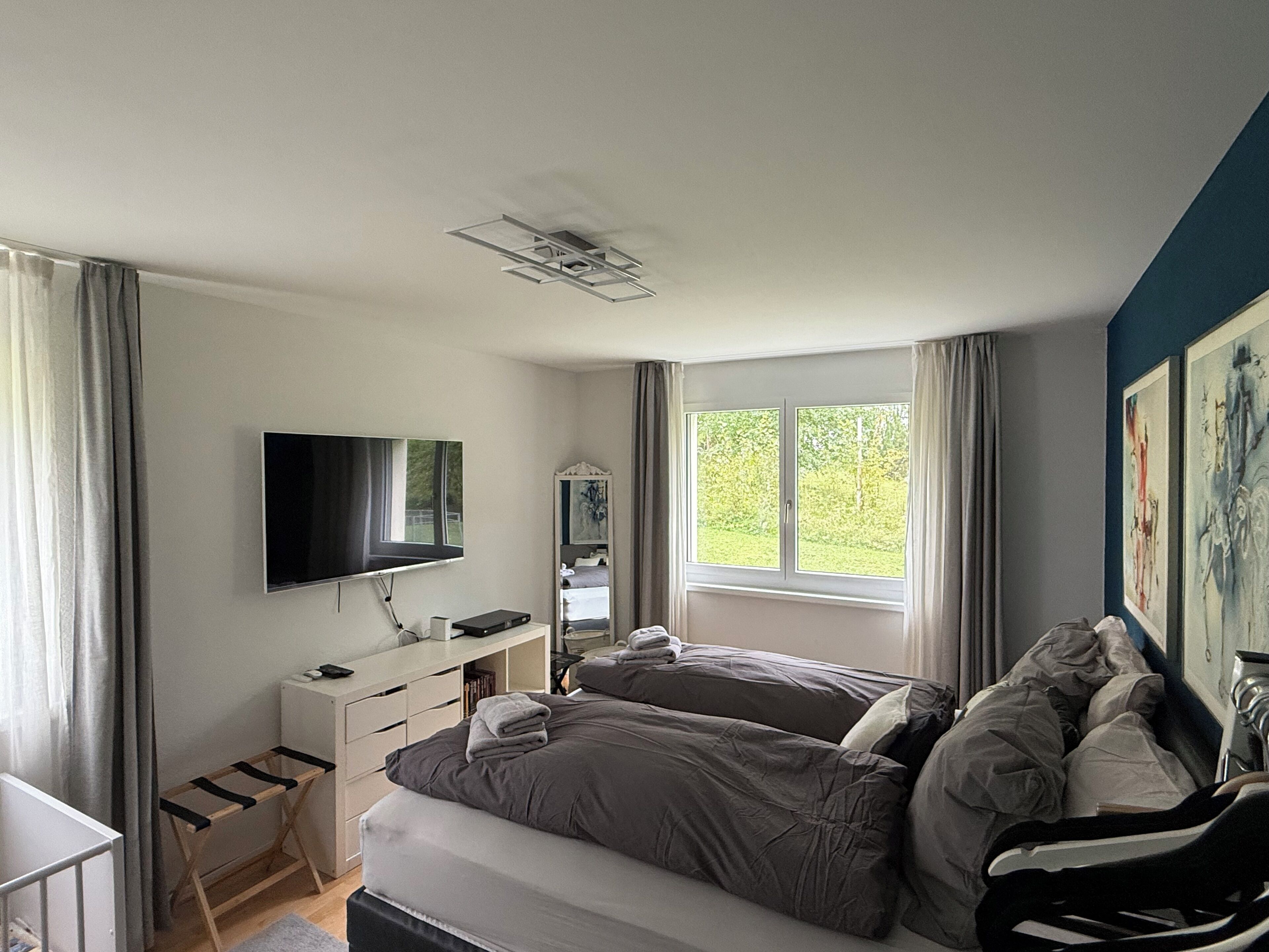 3 Schlafzimmer, Schreibtisch, Bügeleisen/Bügelbrett, Reisekinderbett