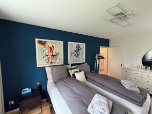 3 bedrooms, desk, iron/ironing board, travel cot