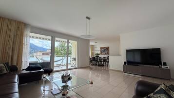 Smart-TV, Videospiele, DVD-Player, Bücher