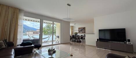 Smart TV, videojuegos, reproductor de DVD y libros