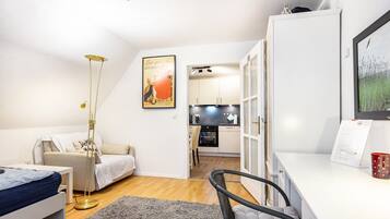 2 Schlafzimmer, Schreibtisch, BĂŒgeleisen/BĂŒgelbrett, kostenloses WLAN