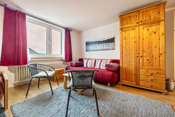 Téléviseur, table de ping-pong