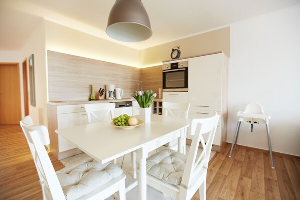 Dining - Apartment 'Haus Strandeck Nordstrand 18' with Private Terrace, Balcony and Wi-Fi (Göhren)