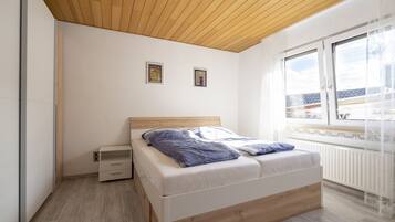 1 bedroom, free WiFi, bed sheets