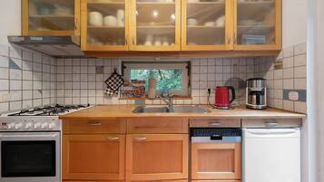 Kühlschrank, Ofen, Herdplatte, Geschirrspüler