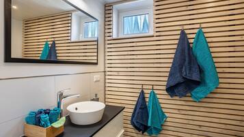 Shower, hair dryer, towels