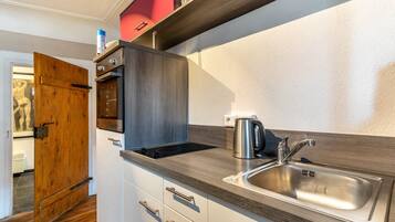 KĂŒhlschrank, Mikrowelle, Ofen, Herdplatte