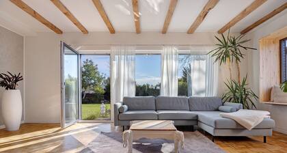 Ferienwohnung "Villa Kokorey" mit Privatterrasse, Gemeinschaftsgarten und WLAN