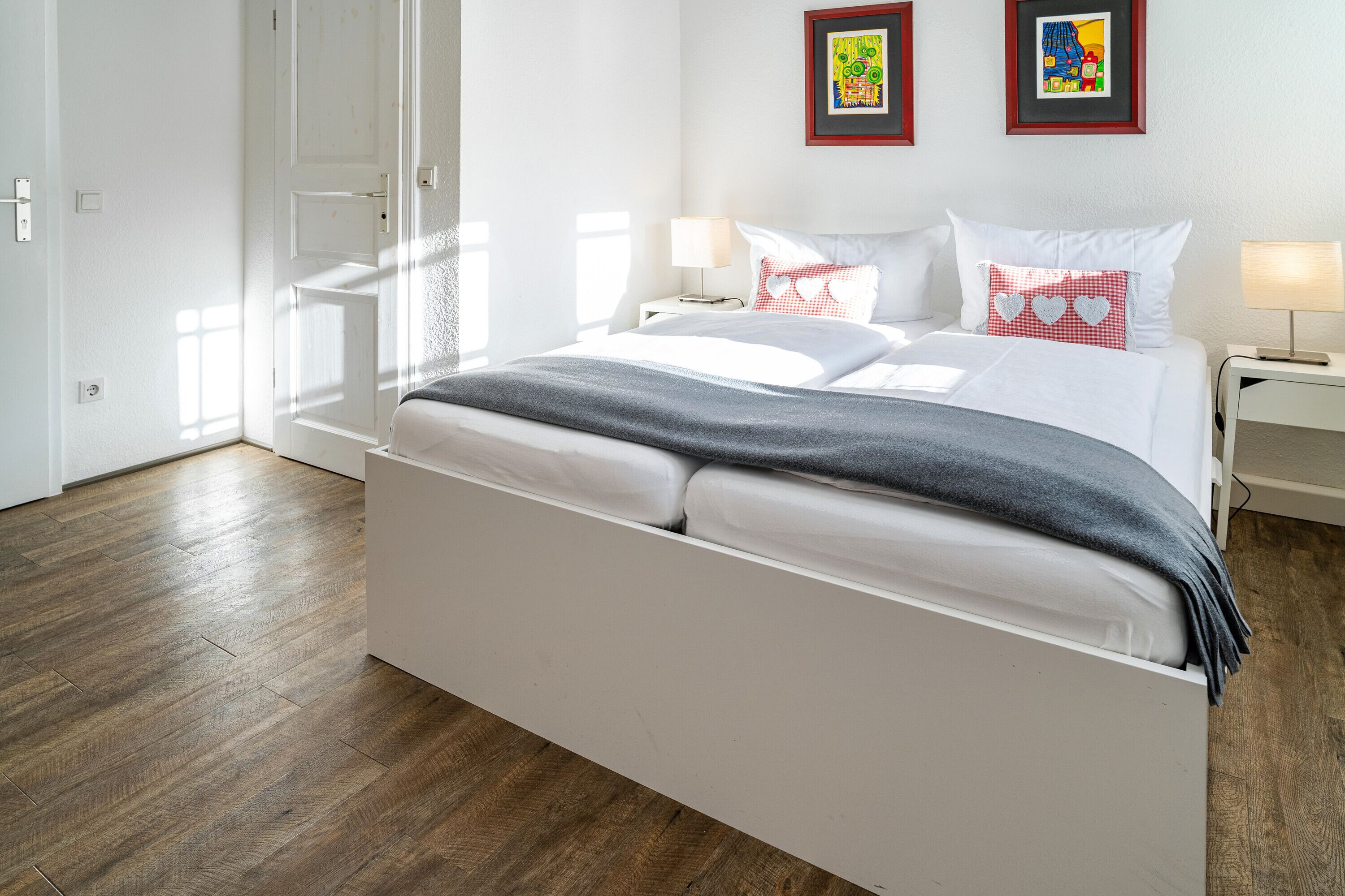 5 soverom, wi-fi (inkludert) og sengetøy