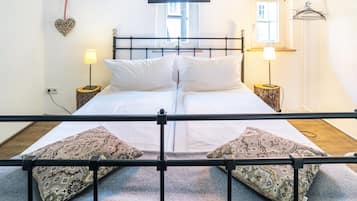 5 bedrooms, free WiFi, bed sheets